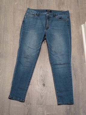 D. Jeans Stretch Skinny Jeans